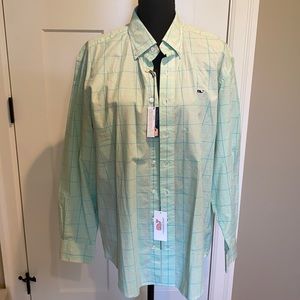 Vineyard Vines button down! Brand New! Size: M!
